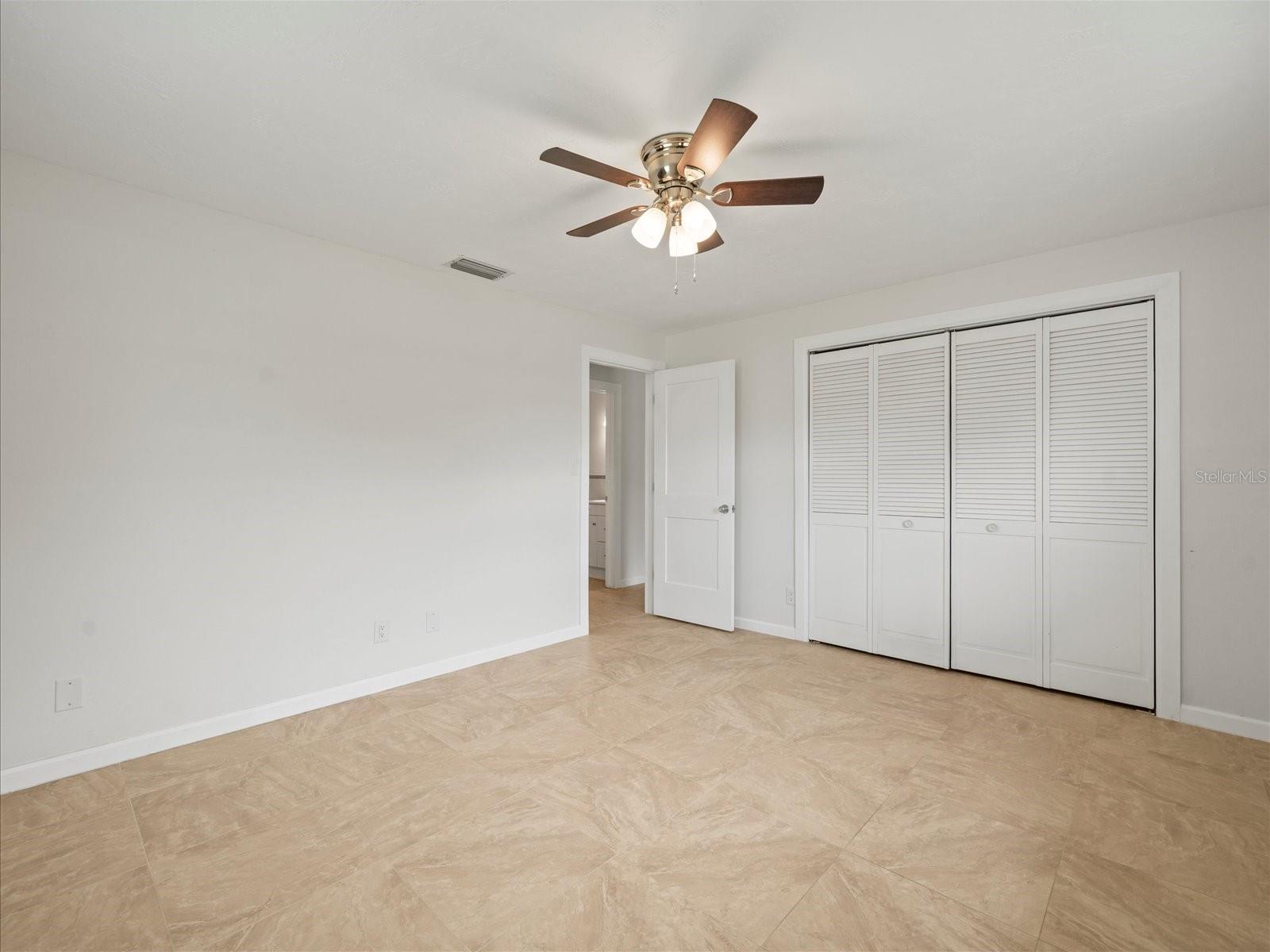 Listing photo id 21 for 4331 Tahiti Drive