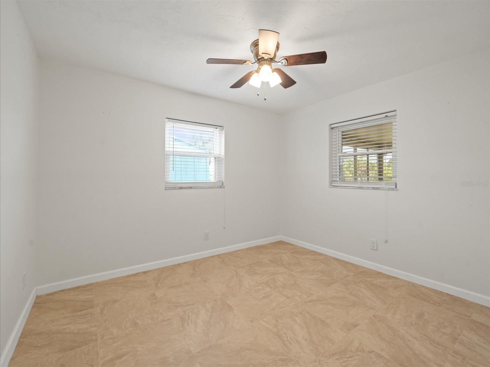 Listing photo id 22 for 4331 Tahiti Drive