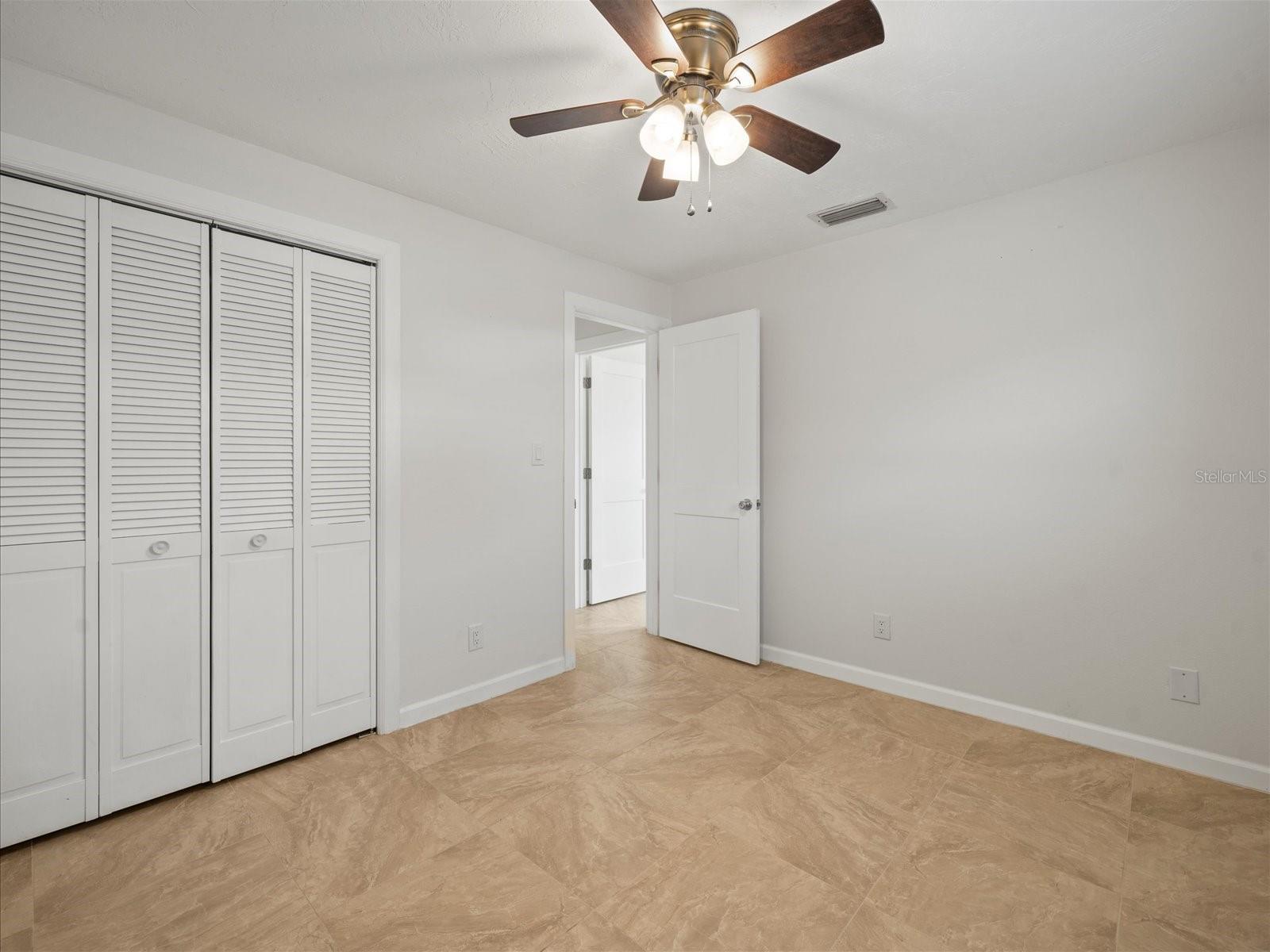 Listing photo id 23 for 4331 Tahiti Drive