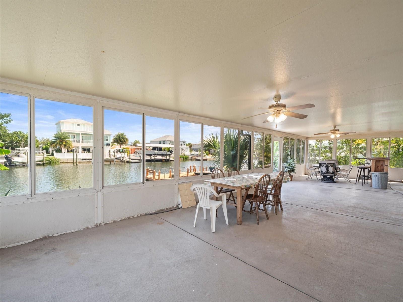 Listing photo id 25 for 4331 Tahiti Drive