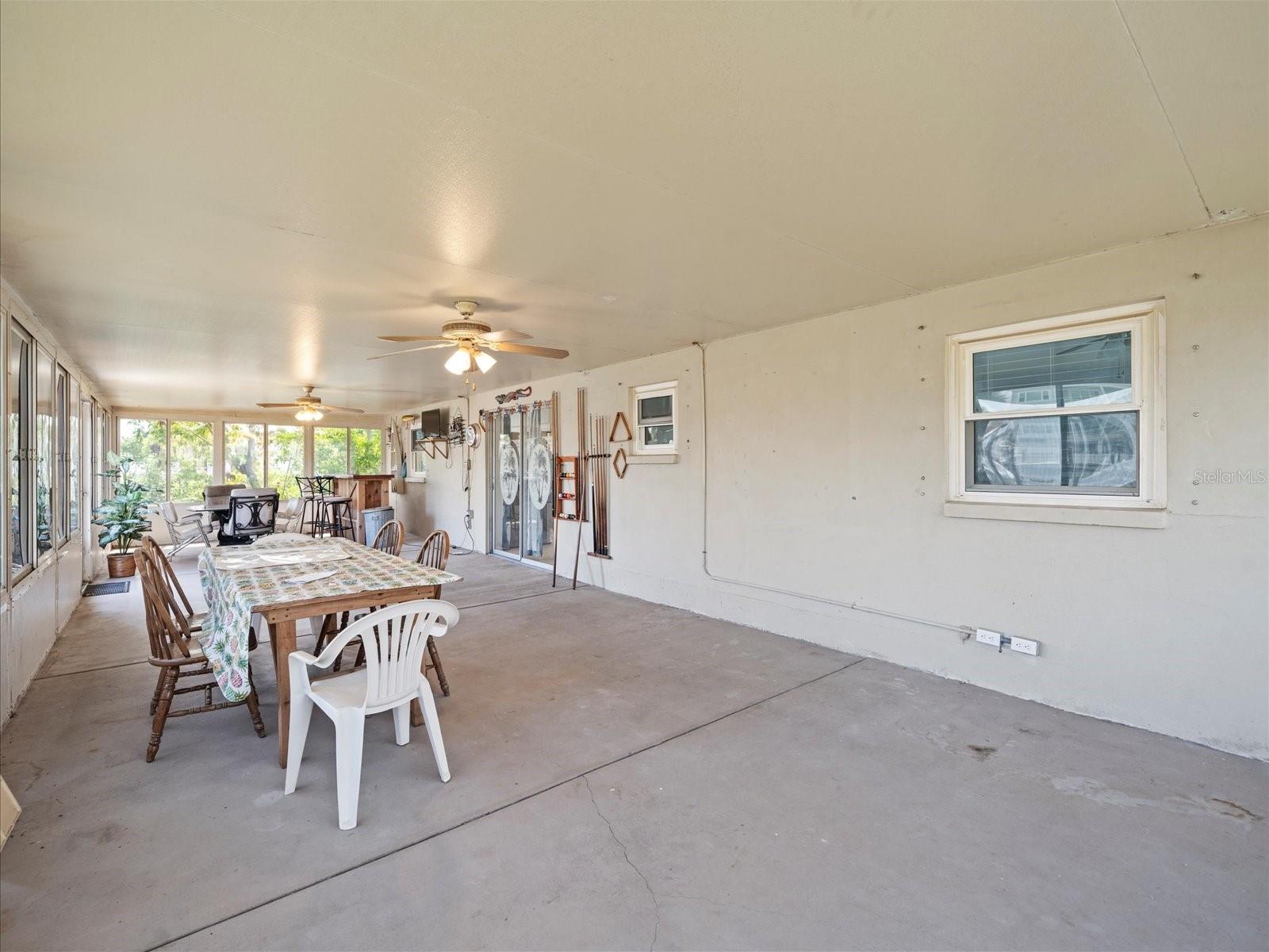Listing photo id 26 for 4331 Tahiti Drive