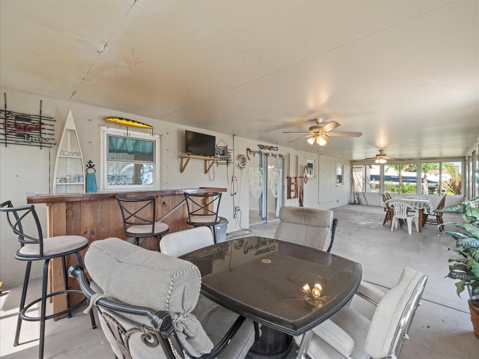 Listing photo id 27 for 4331 Tahiti Drive