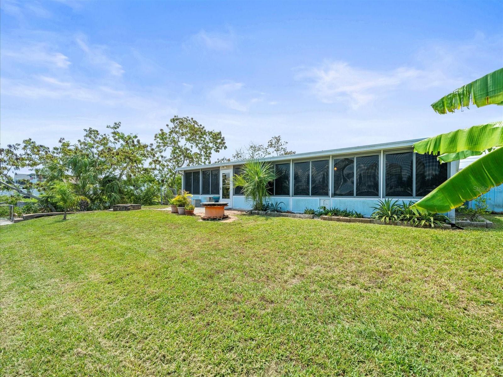 Listing photo id 30 for 4331 Tahiti Drive