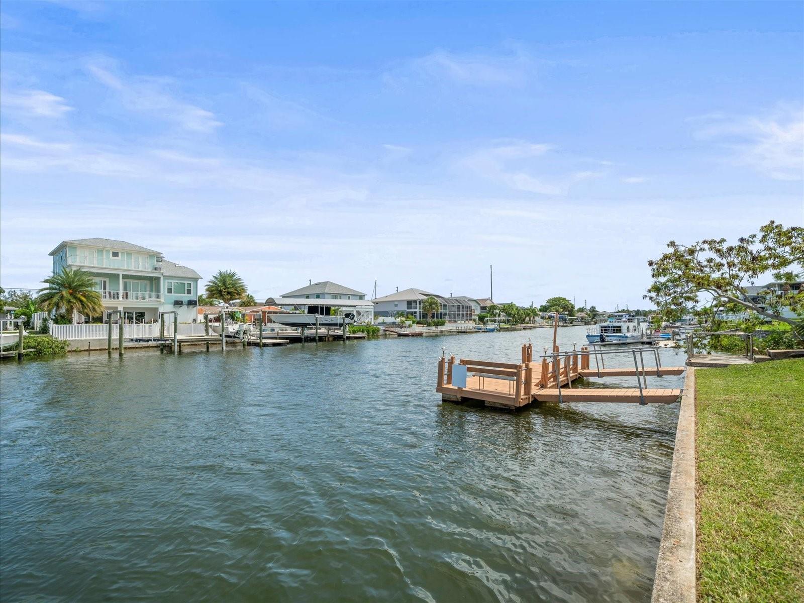 Listing photo id 31 for 4331 Tahiti Drive