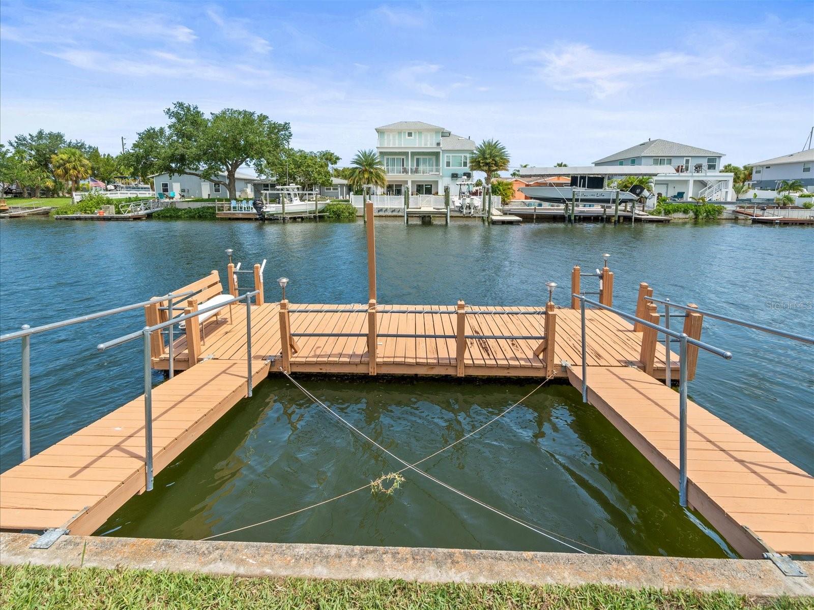 Listing photo id 33 for 4331 Tahiti Drive
