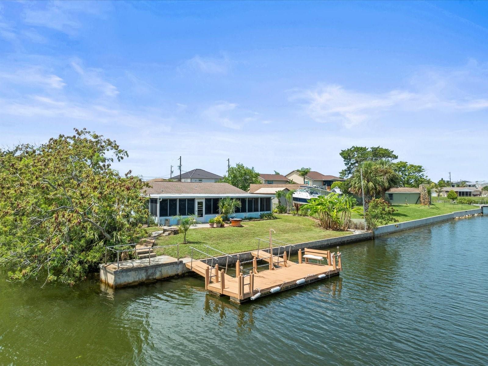 Listing photo id 36 for 4331 Tahiti Drive