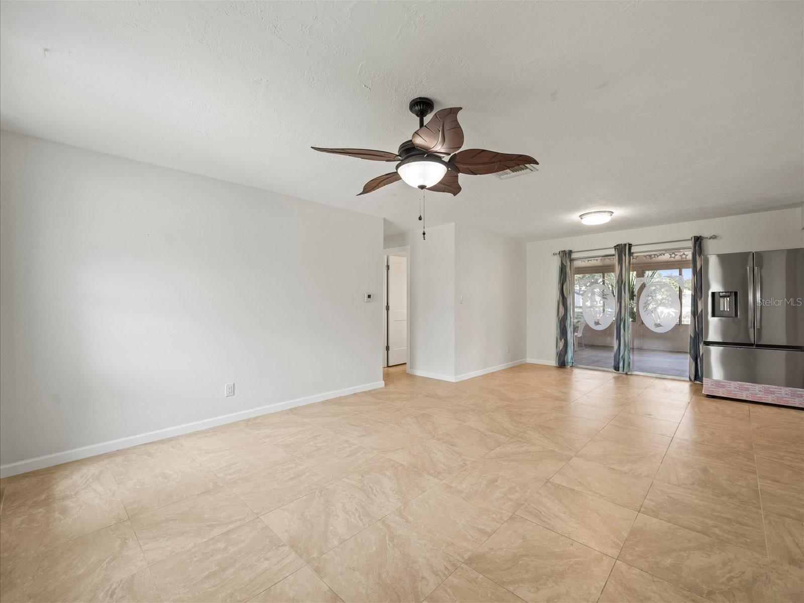 Listing photo id 2 for 4331 Tahiti Drive
