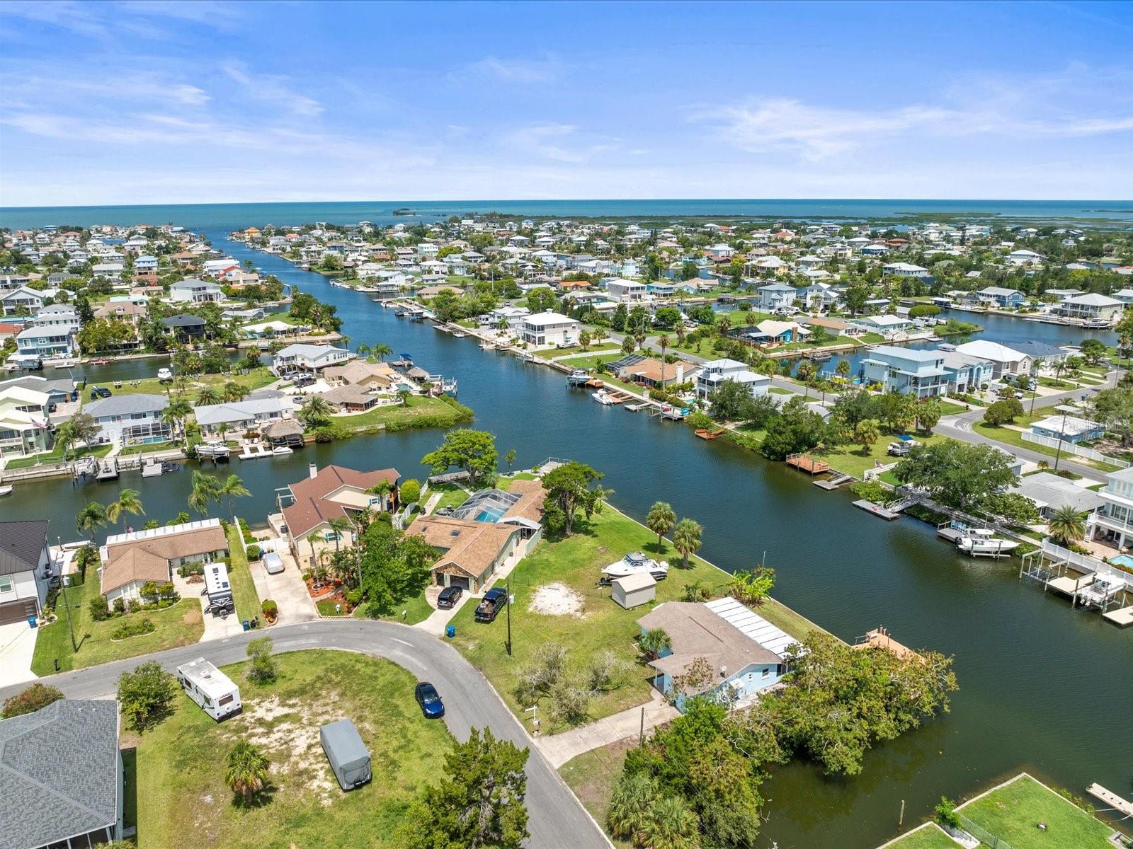 Listing photo id 40 for 4331 Tahiti Drive