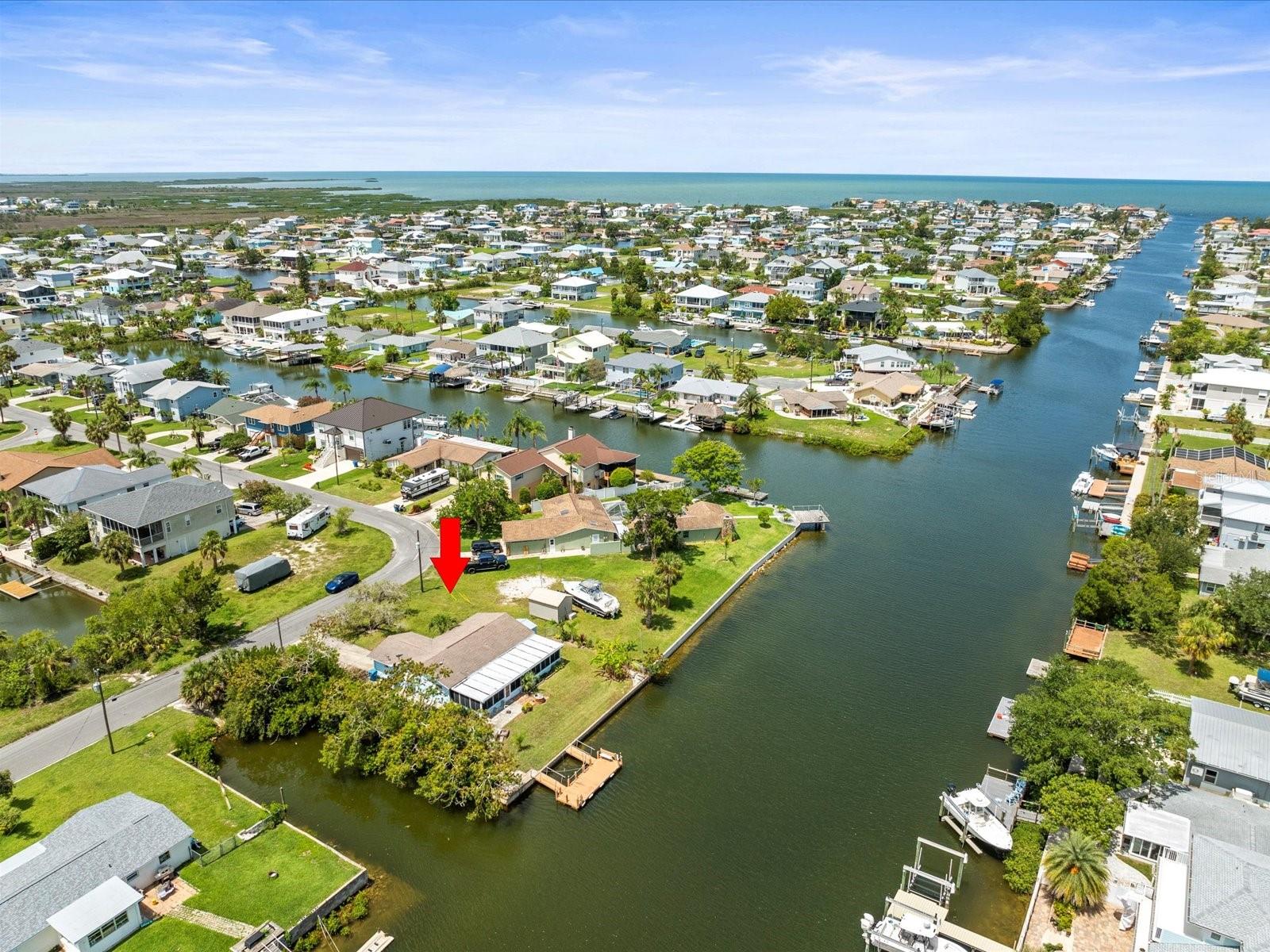 Listing photo id 41 for 4331 Tahiti Drive