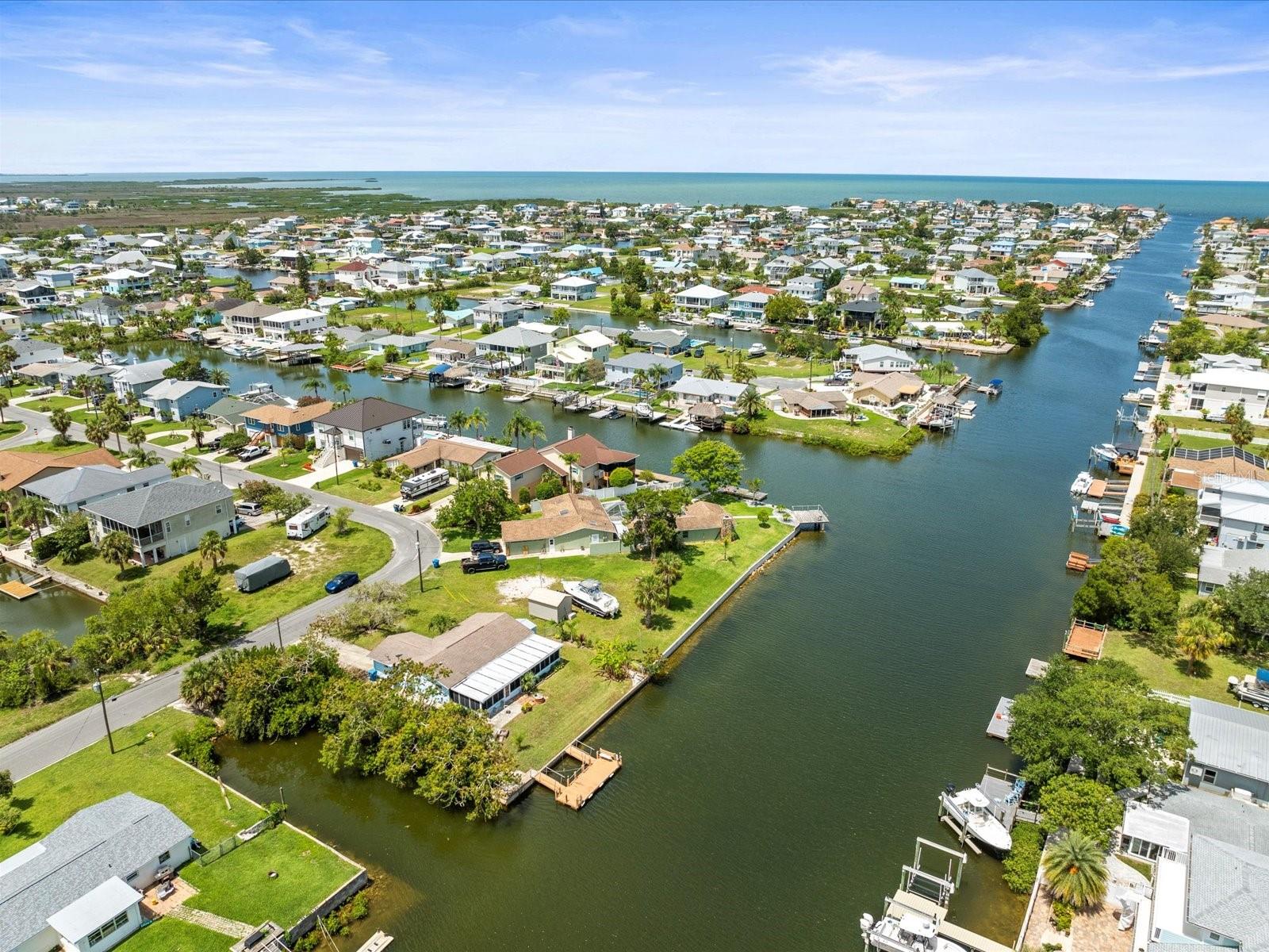 Listing photo id 43 for 4331 Tahiti Drive