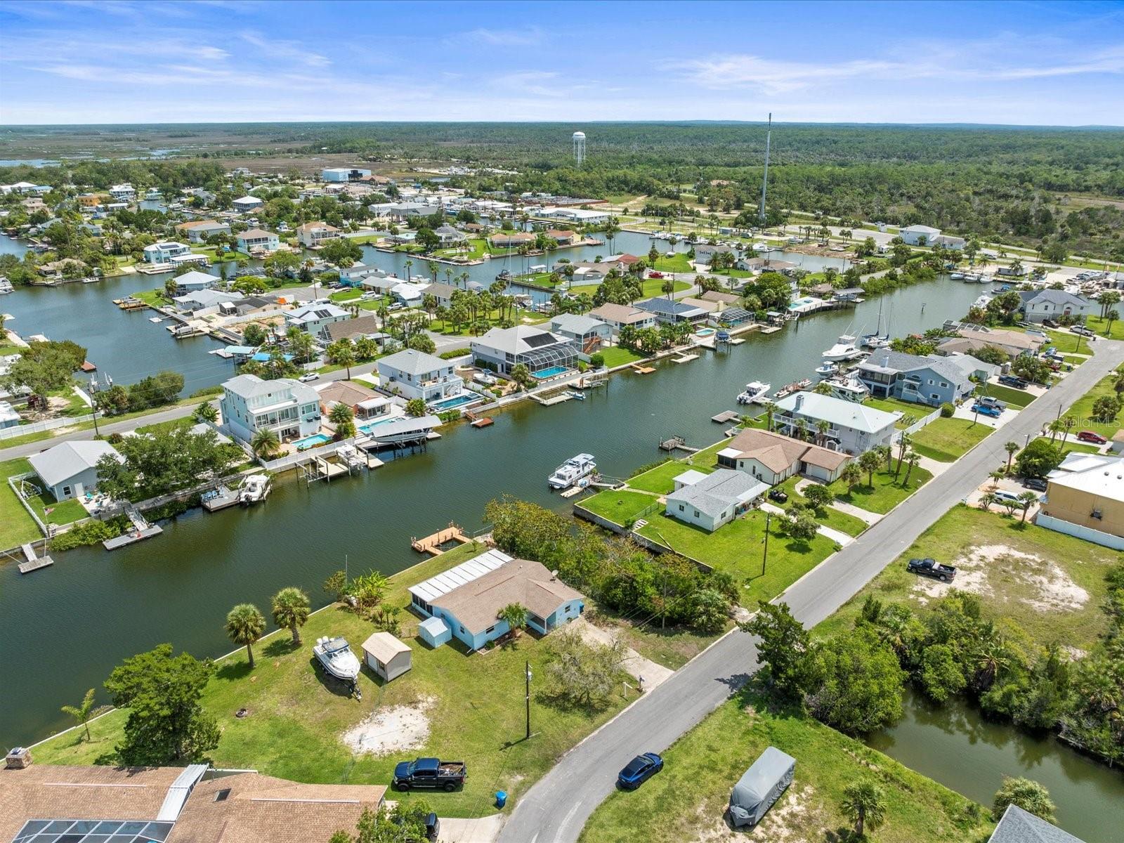 Listing photo id 48 for 4331 Tahiti Drive