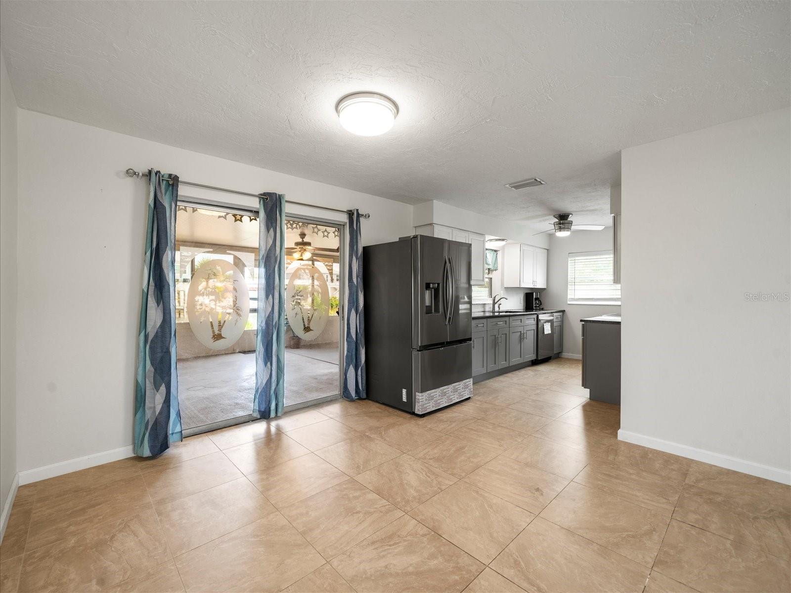 Listing photo id 7 for 4331 Tahiti Drive