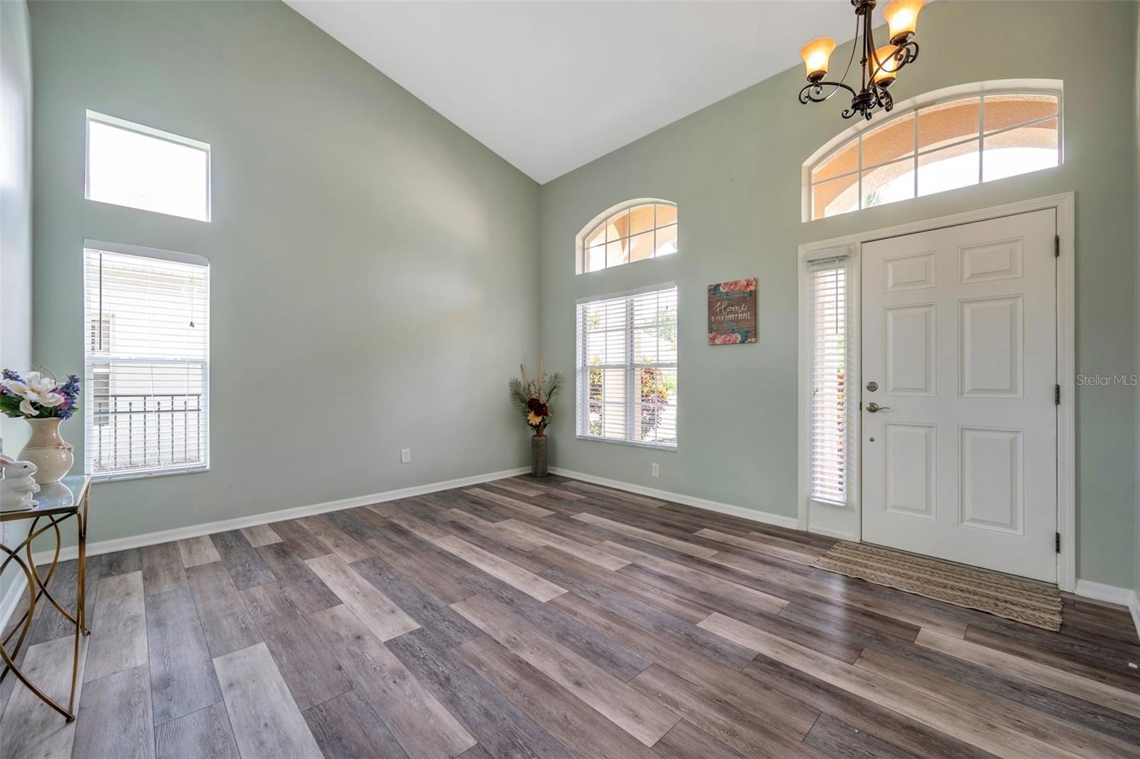 Image 12 of 100 For 10925 Oyster Bay Circle