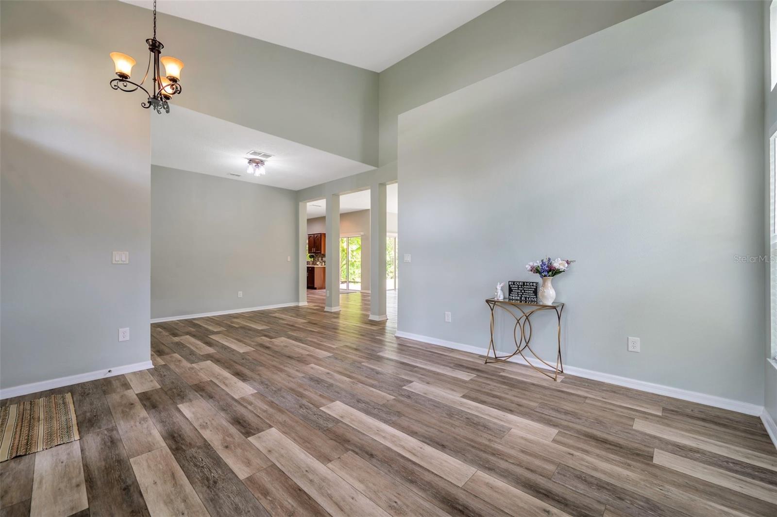 Image 13 of 100 For 10925 Oyster Bay Circle