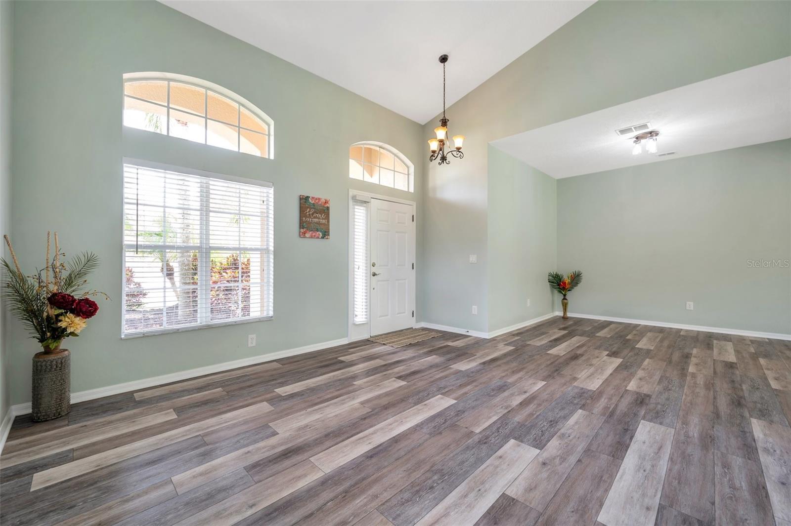 Image 14 of 100 For 10925 Oyster Bay Circle