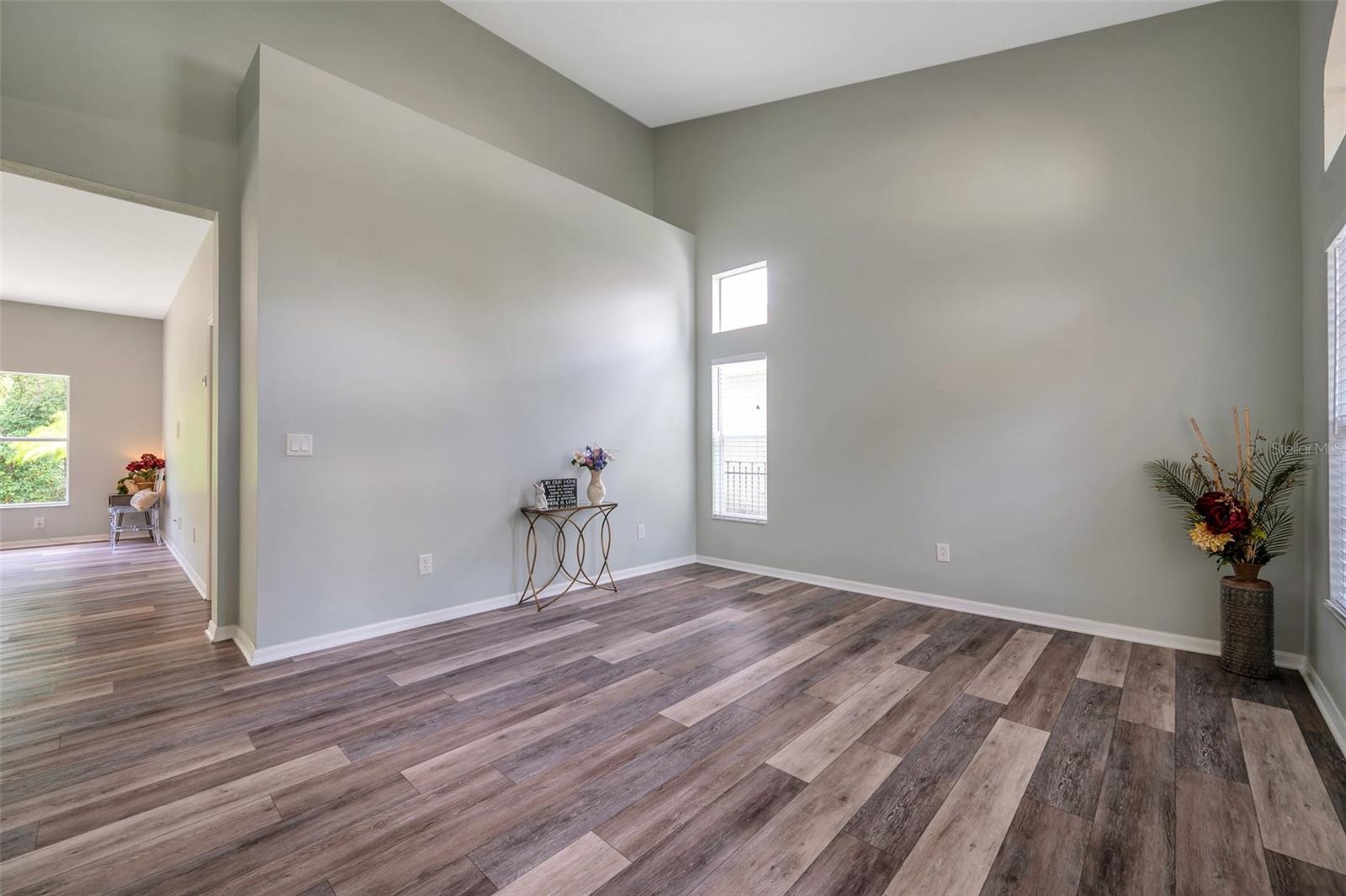 Image 15 of 100 For 10925 Oyster Bay Circle