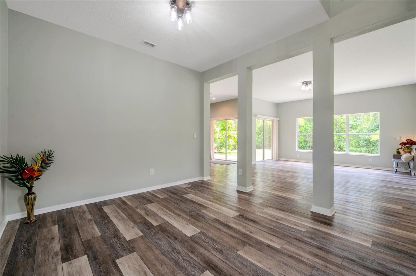 Image 16 of 100 For 10925 Oyster Bay Circle