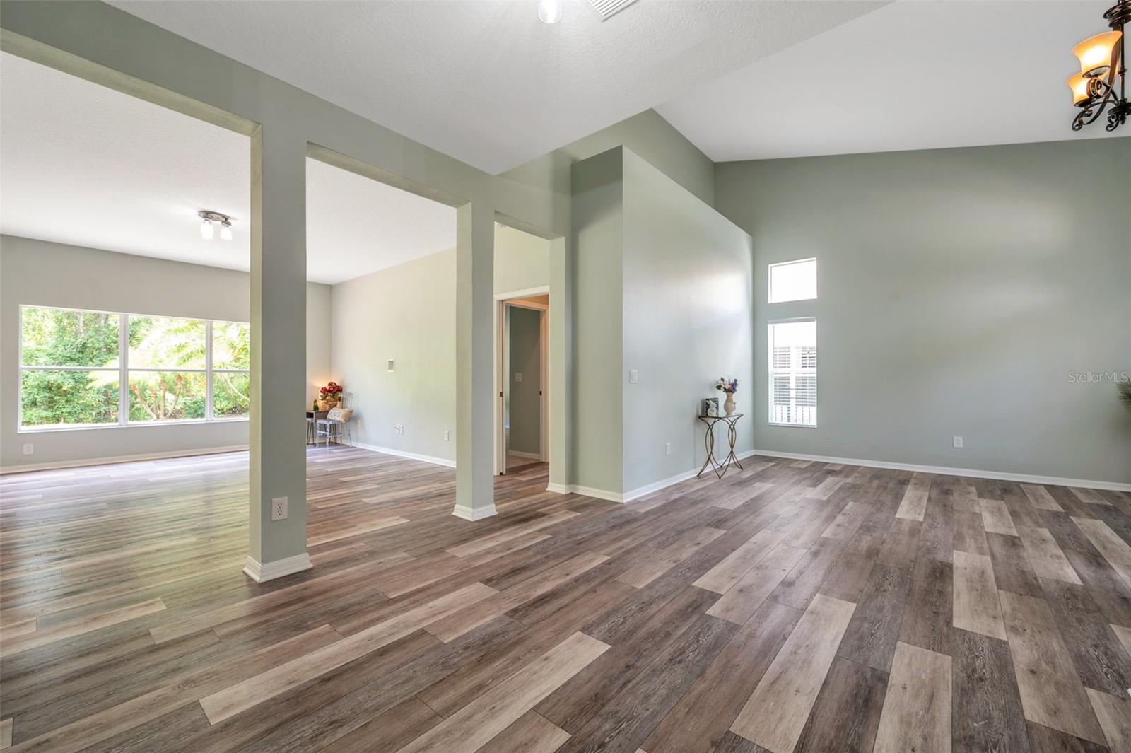 Image 17 of 100 For 10925 Oyster Bay Circle