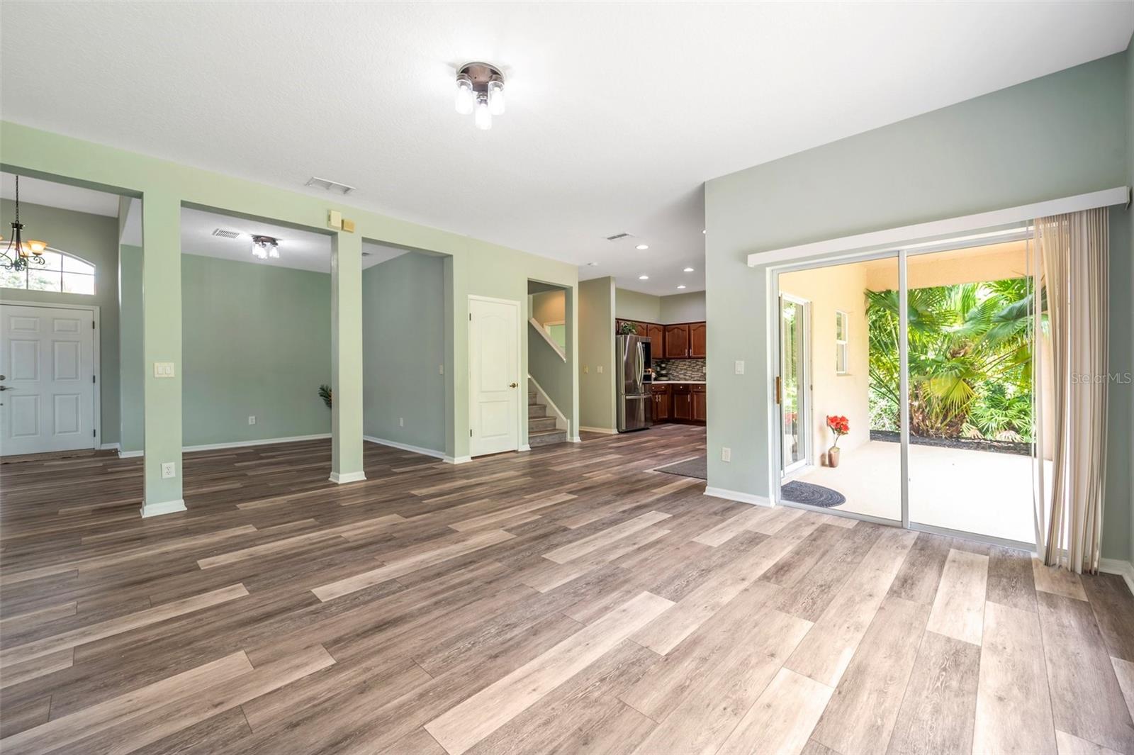 Image 18 of 100 For 10925 Oyster Bay Circle