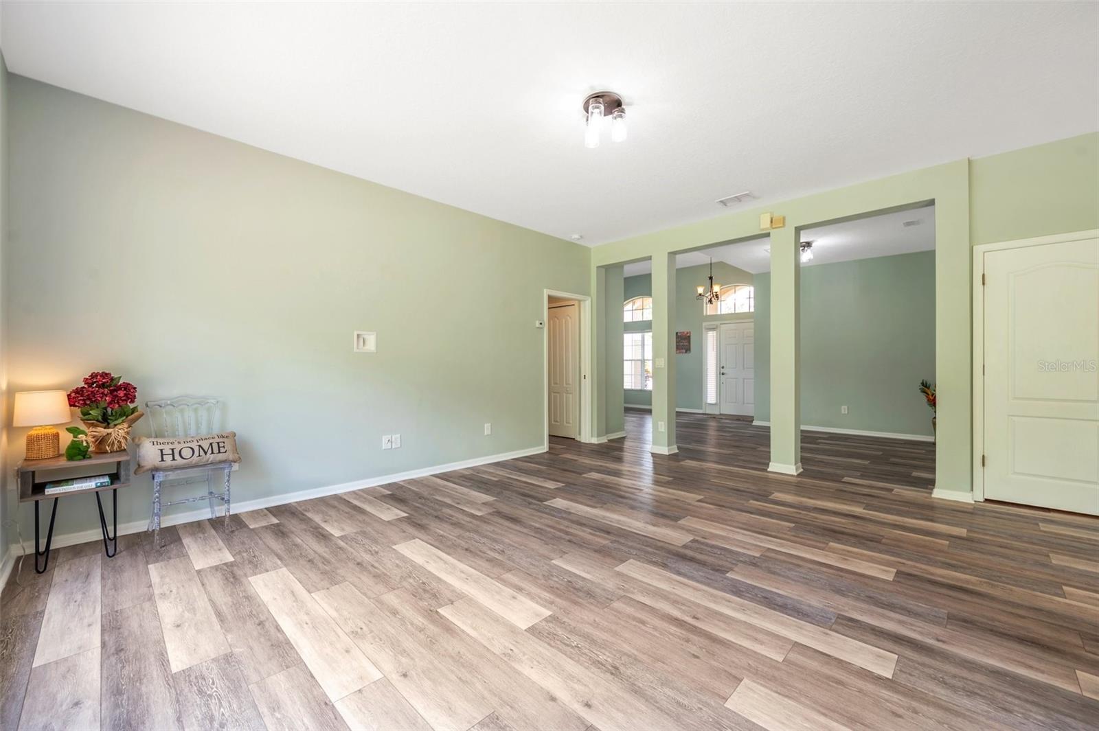 Image 19 of 100 For 10925 Oyster Bay Circle