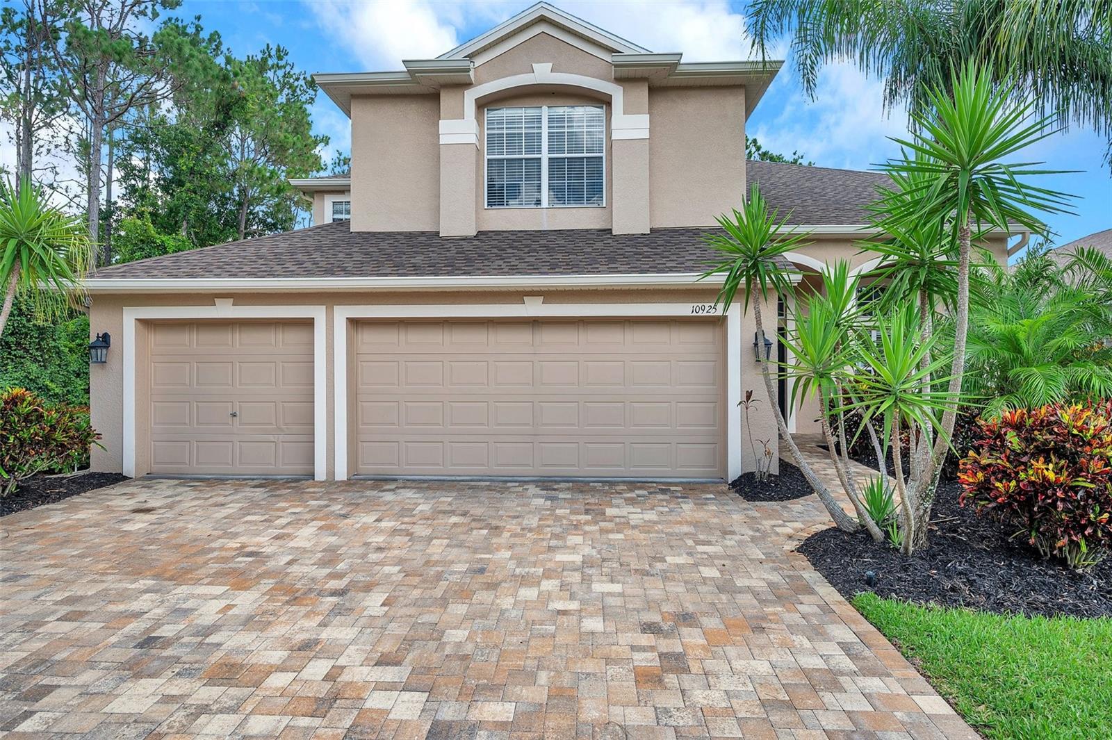 Image 2 of 100 For 10925 Oyster Bay Circle