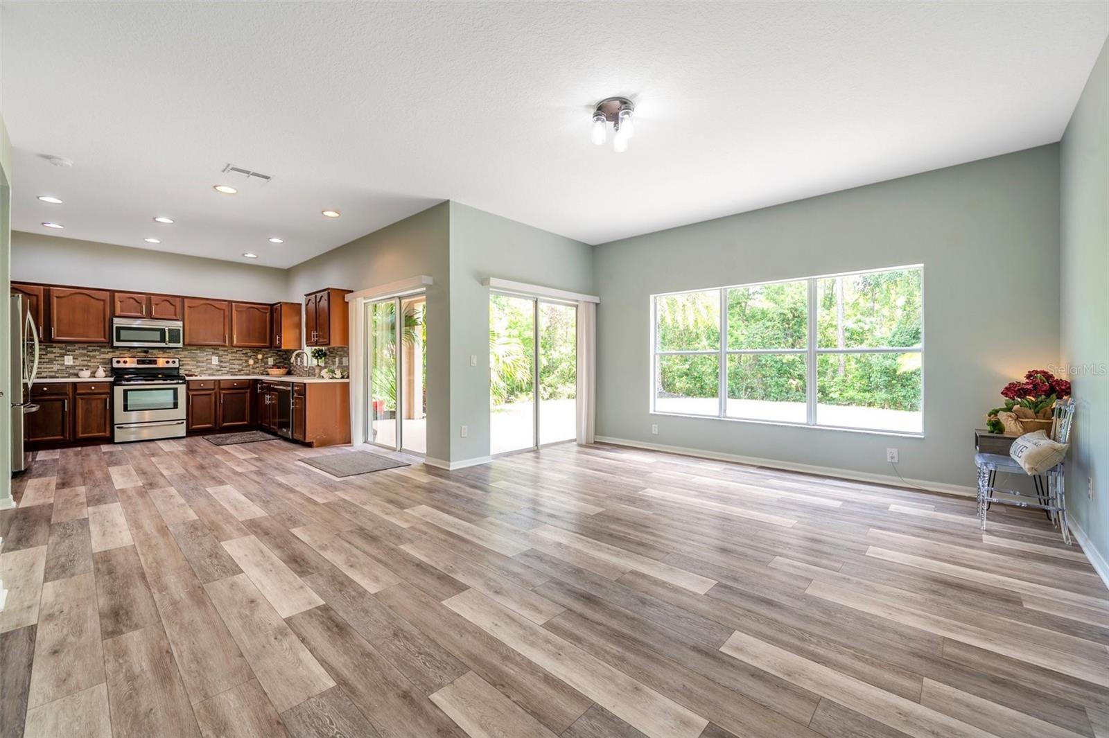 Image 20 of 100 For 10925 Oyster Bay Circle