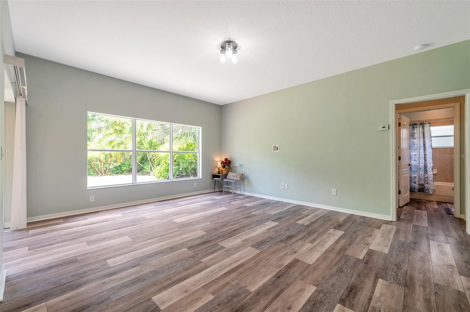 Image 21 of 100 For 10925 Oyster Bay Circle