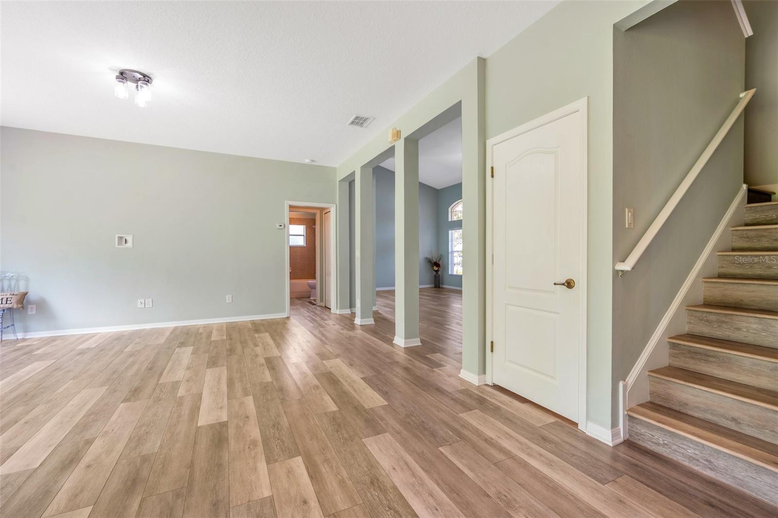 Image 22 of 100 For 10925 Oyster Bay Circle
