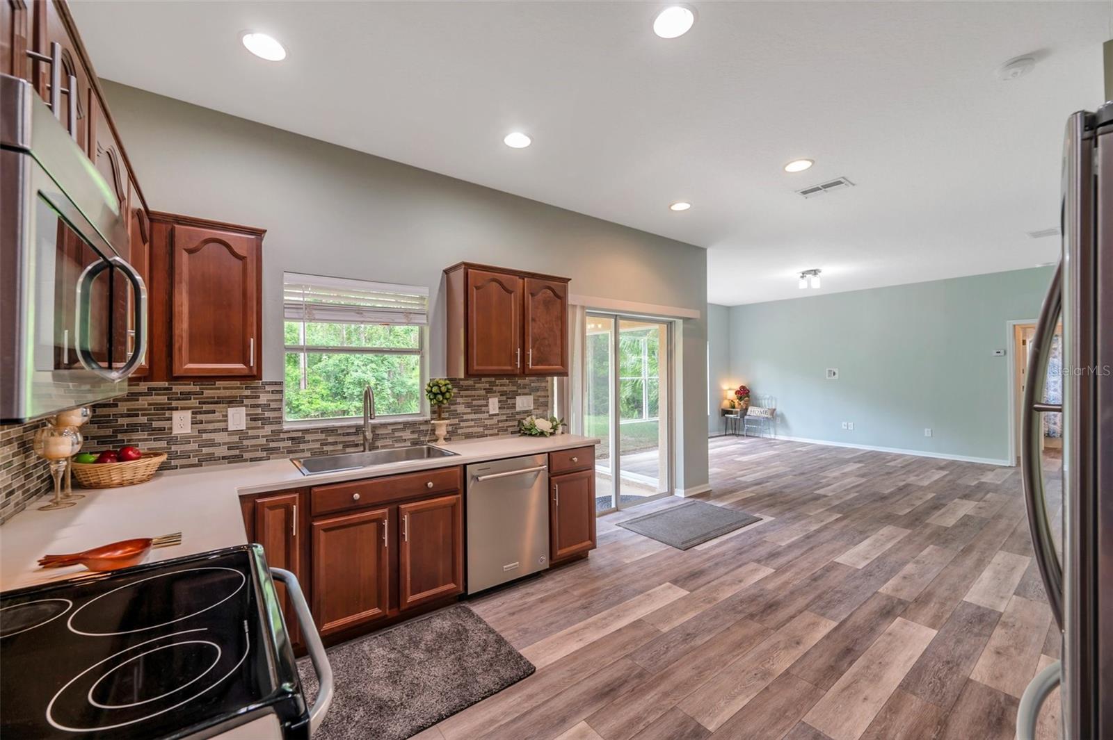 Image 23 of 100 For 10925 Oyster Bay Circle