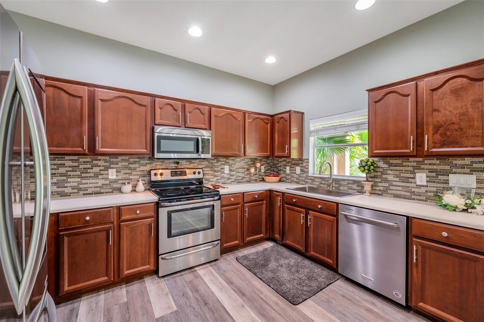 Image 24 of 100 For 10925 Oyster Bay Circle