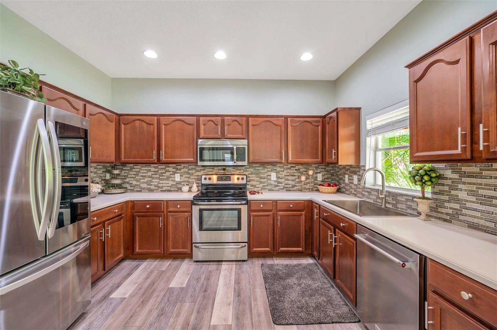 Image 25 of 100 For 10925 Oyster Bay Circle