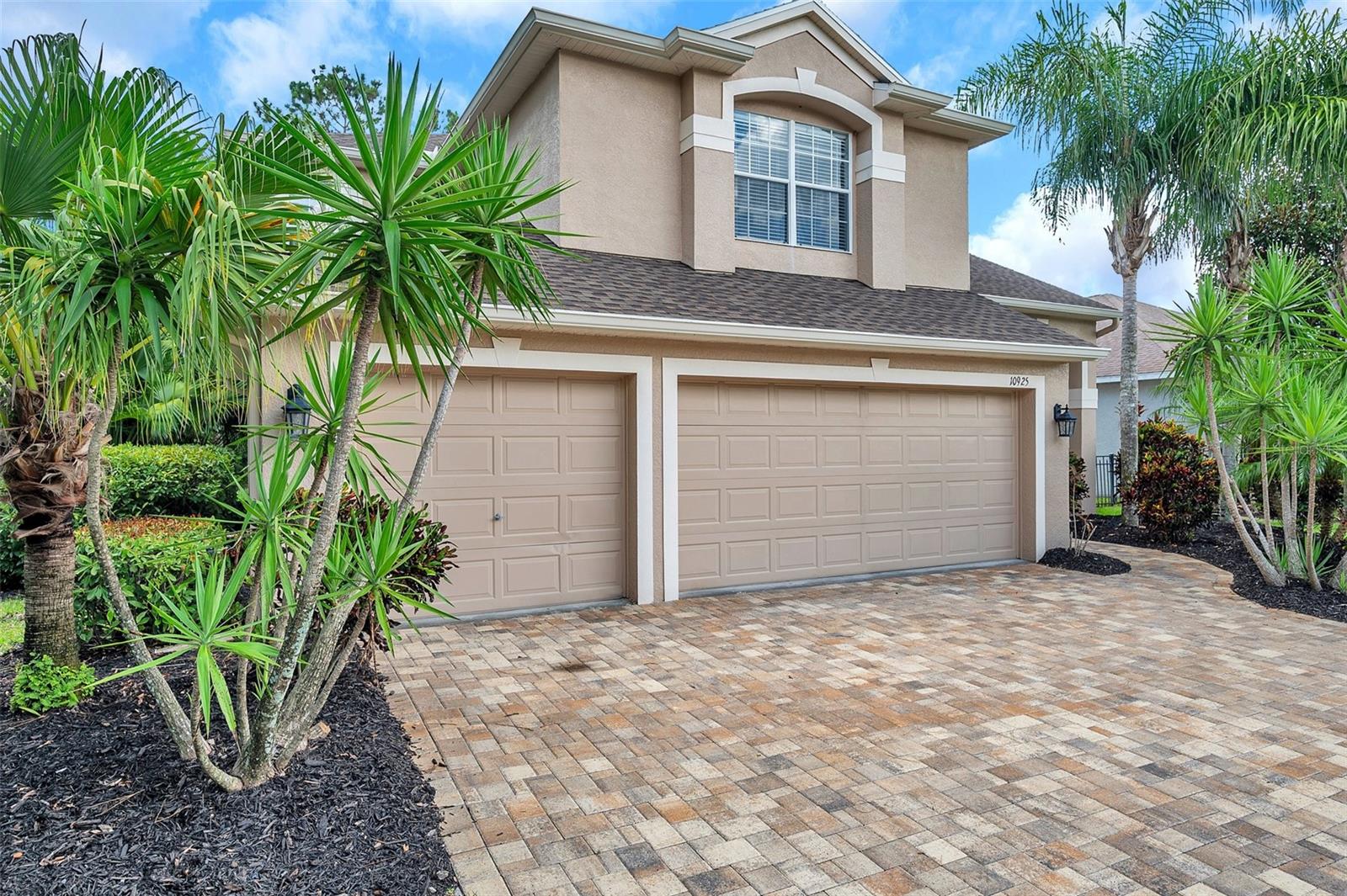 Image 3 of 100 For 10925 Oyster Bay Circle