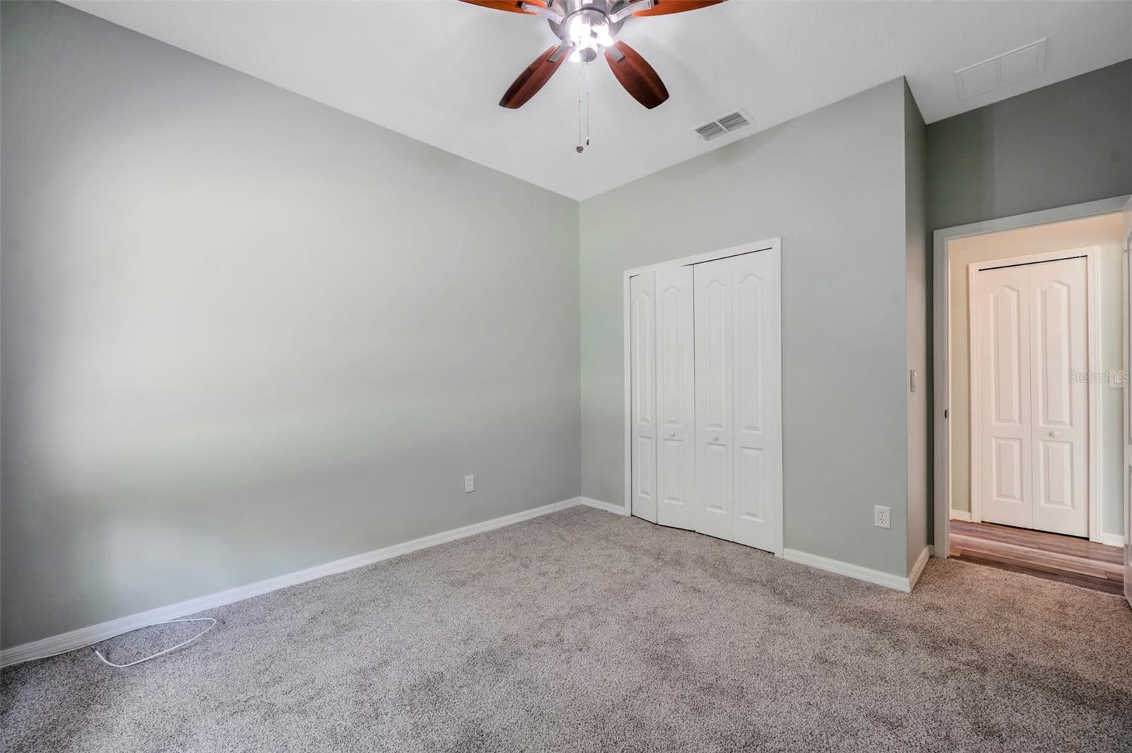 Image 31 of 100 For 10925 Oyster Bay Circle