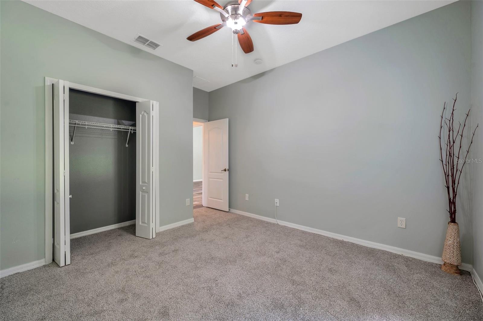 Image 32 of 100 For 10925 Oyster Bay Circle