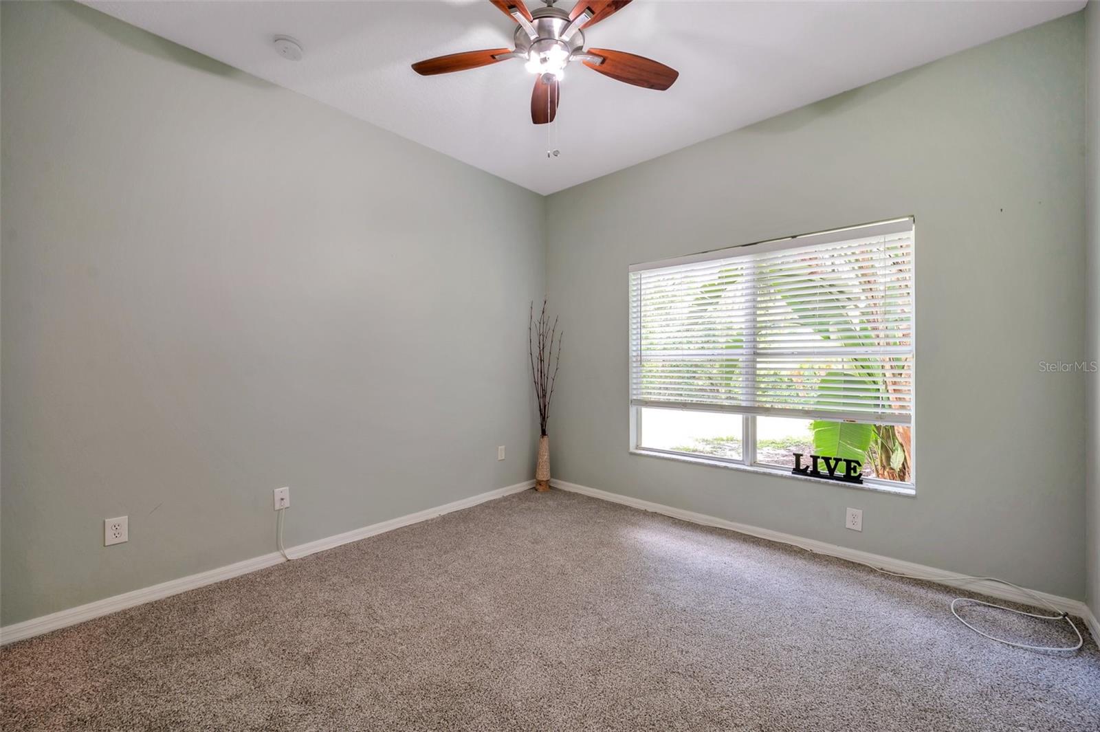 Image 33 of 100 For 10925 Oyster Bay Circle