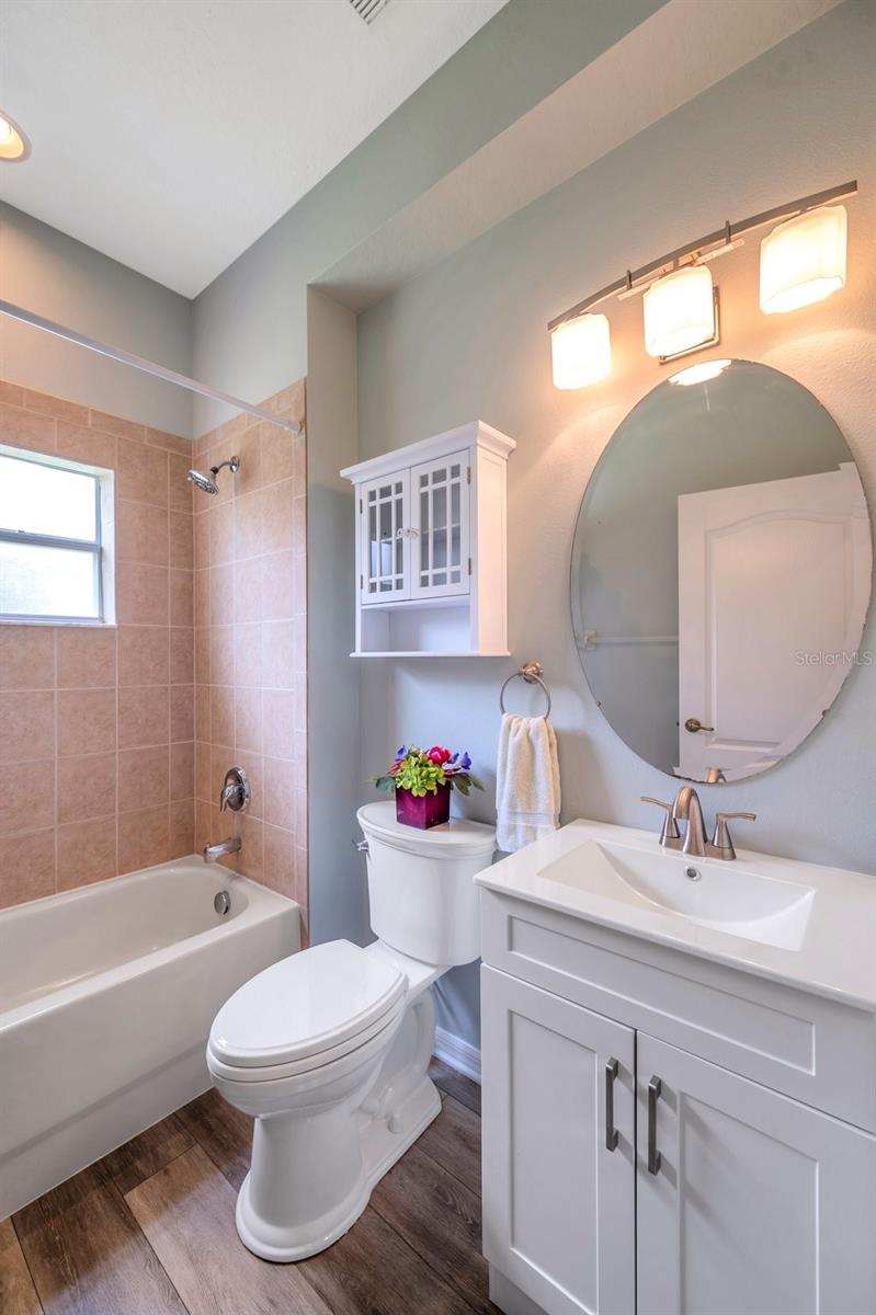 Image 35 of 100 For 10925 Oyster Bay Circle