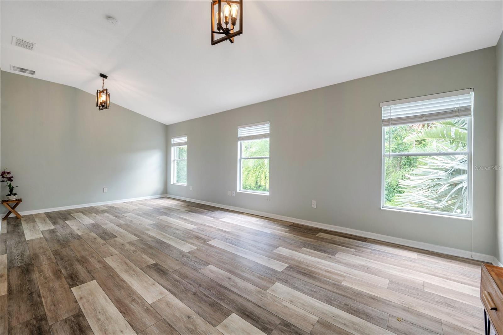 Image 36 of 100 For 10925 Oyster Bay Circle