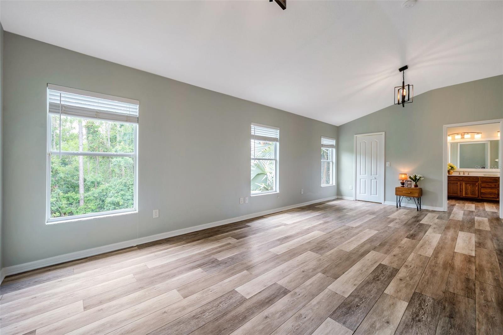 Image 37 of 100 For 10925 Oyster Bay Circle