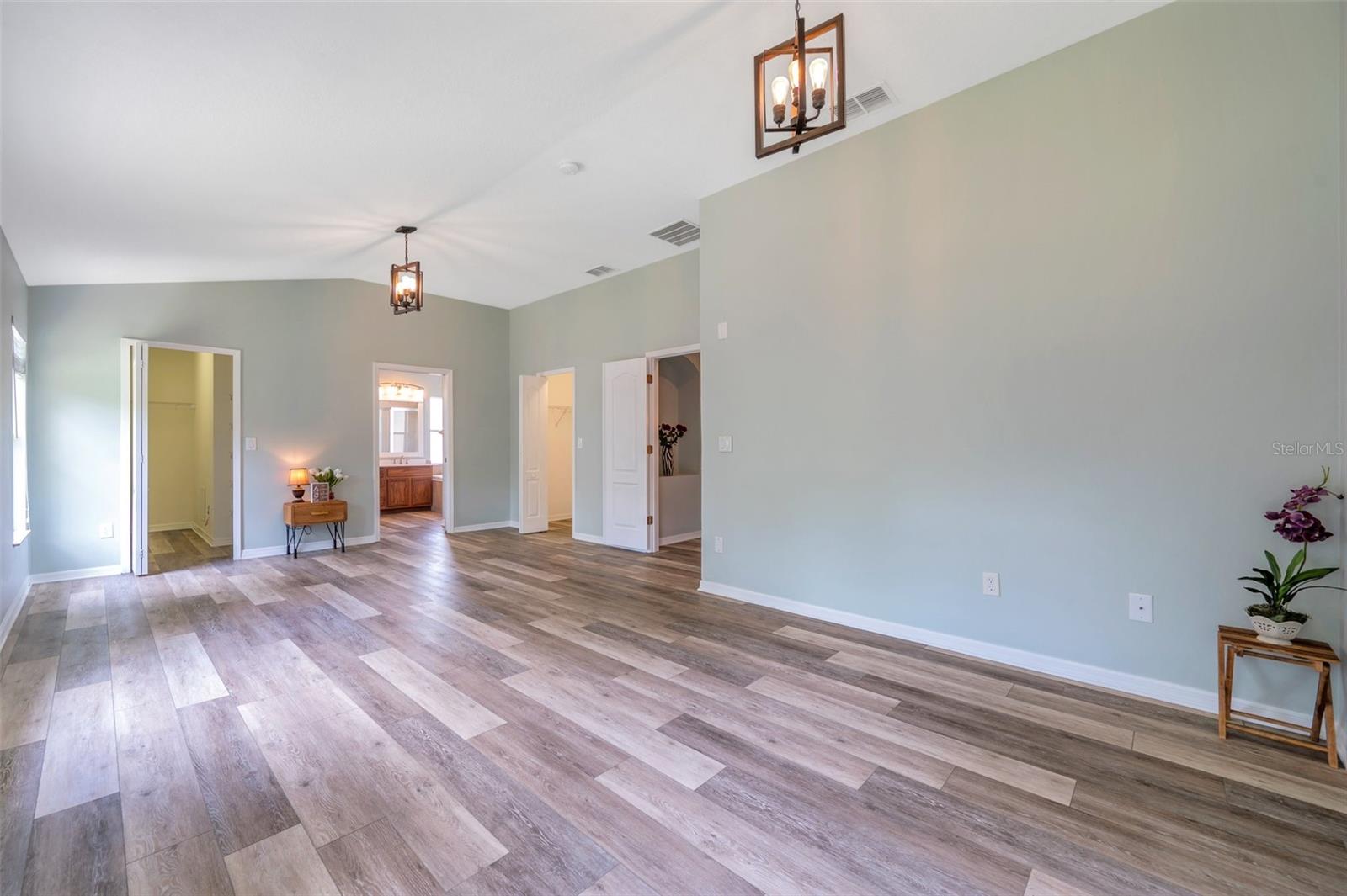 Image 38 of 100 For 10925 Oyster Bay Circle