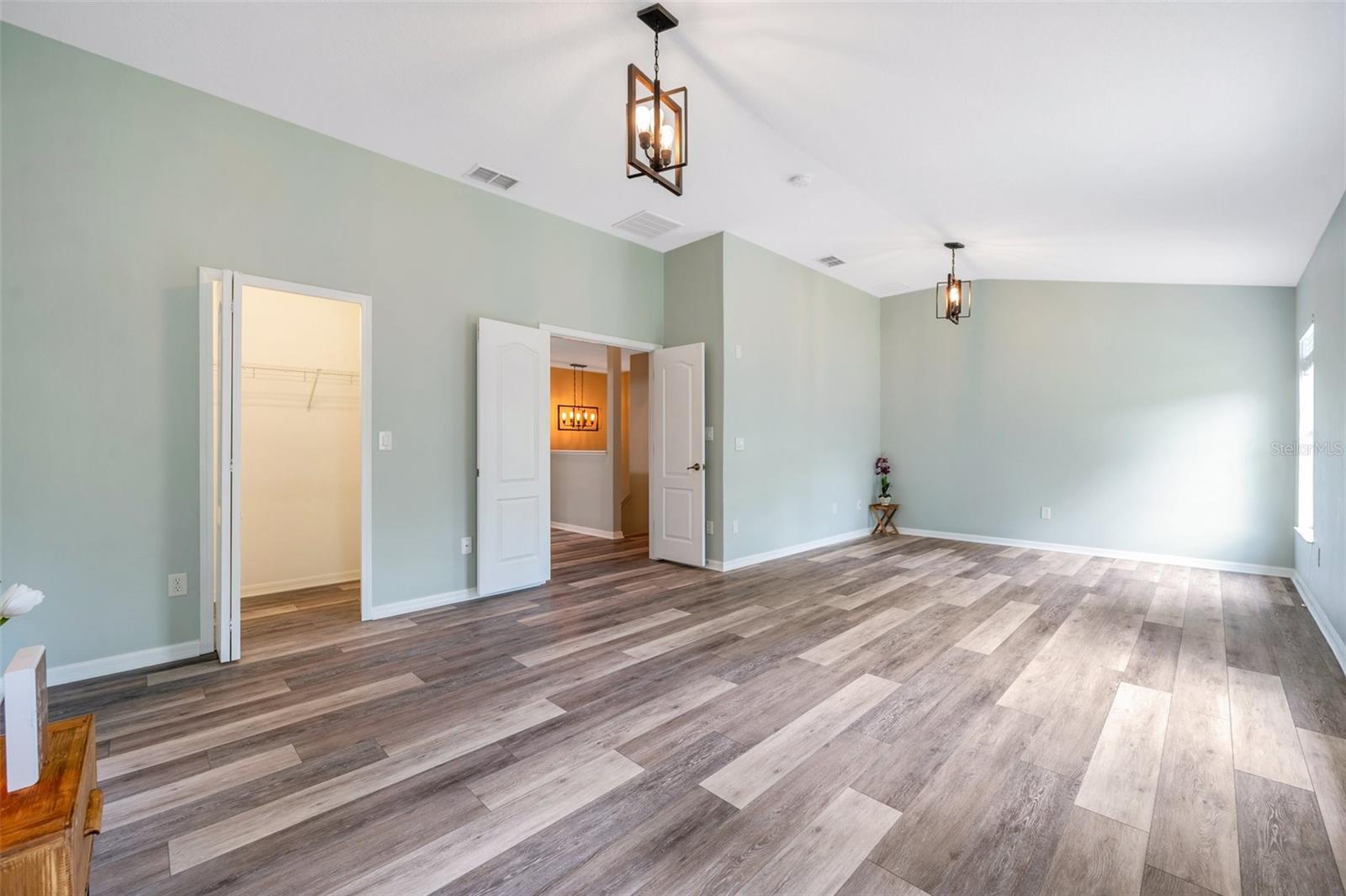 Image 39 of 100 For 10925 Oyster Bay Circle