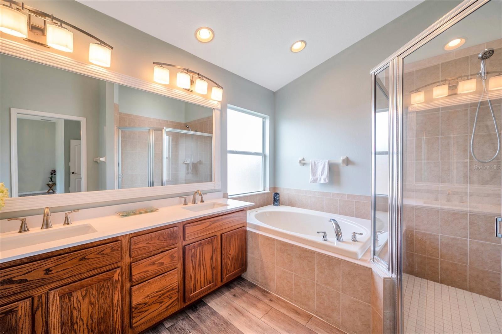 Image 41 of 100 For 10925 Oyster Bay Circle