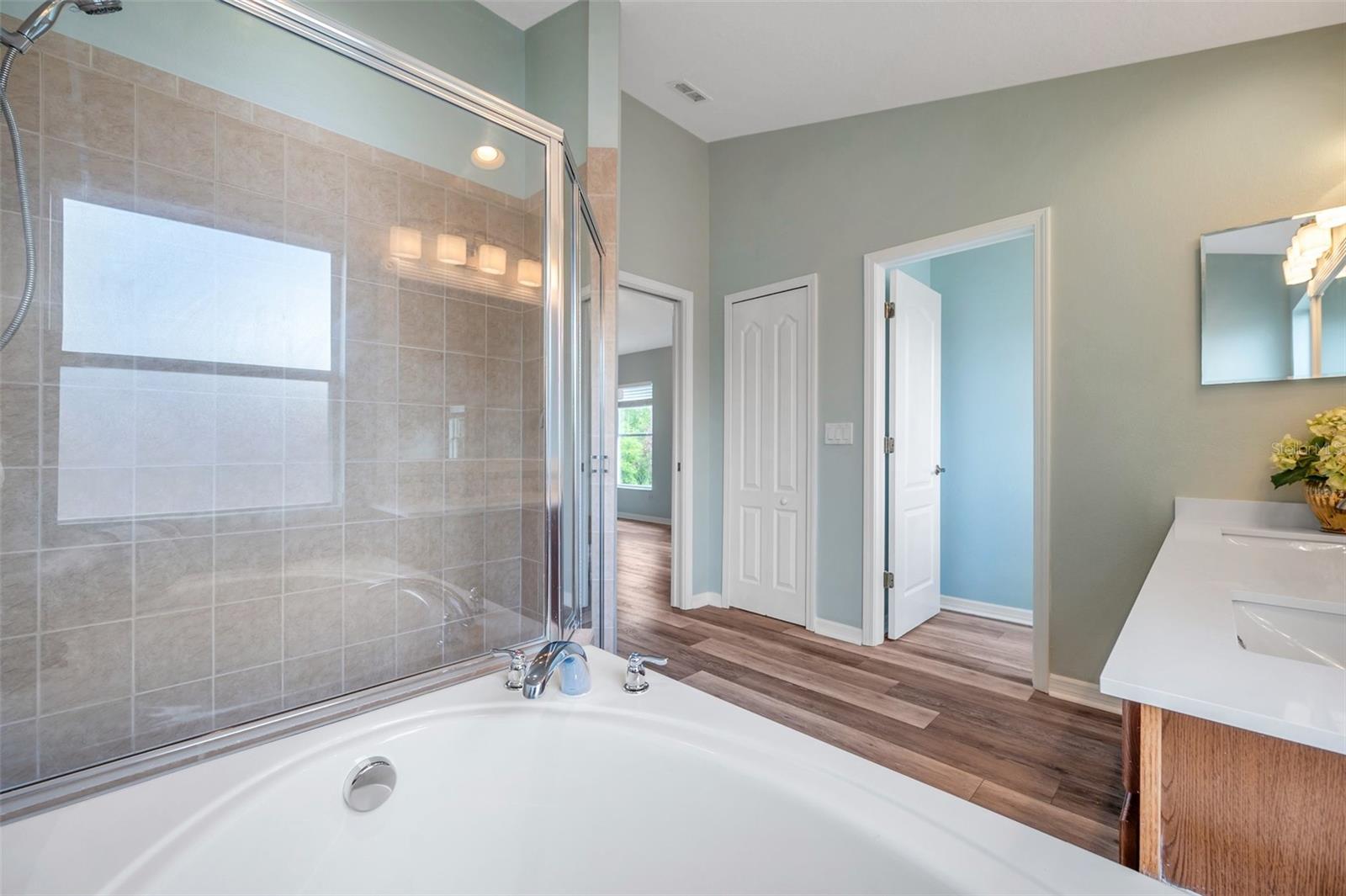 Image 42 of 100 For 10925 Oyster Bay Circle