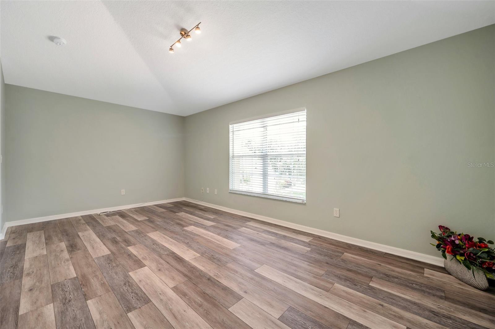 Image 48 of 100 For 10925 Oyster Bay Circle