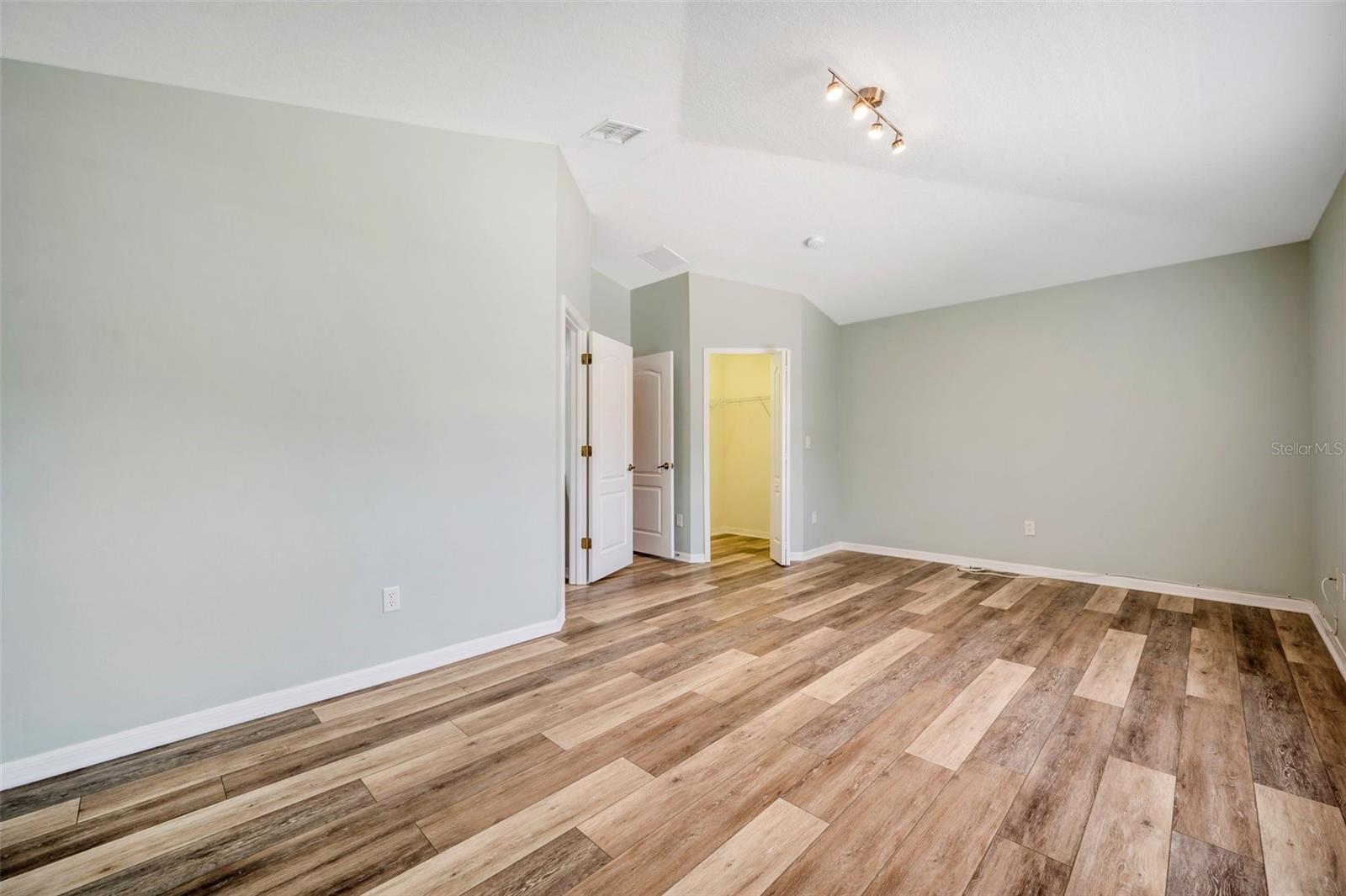 Image 51 of 100 For 10925 Oyster Bay Circle
