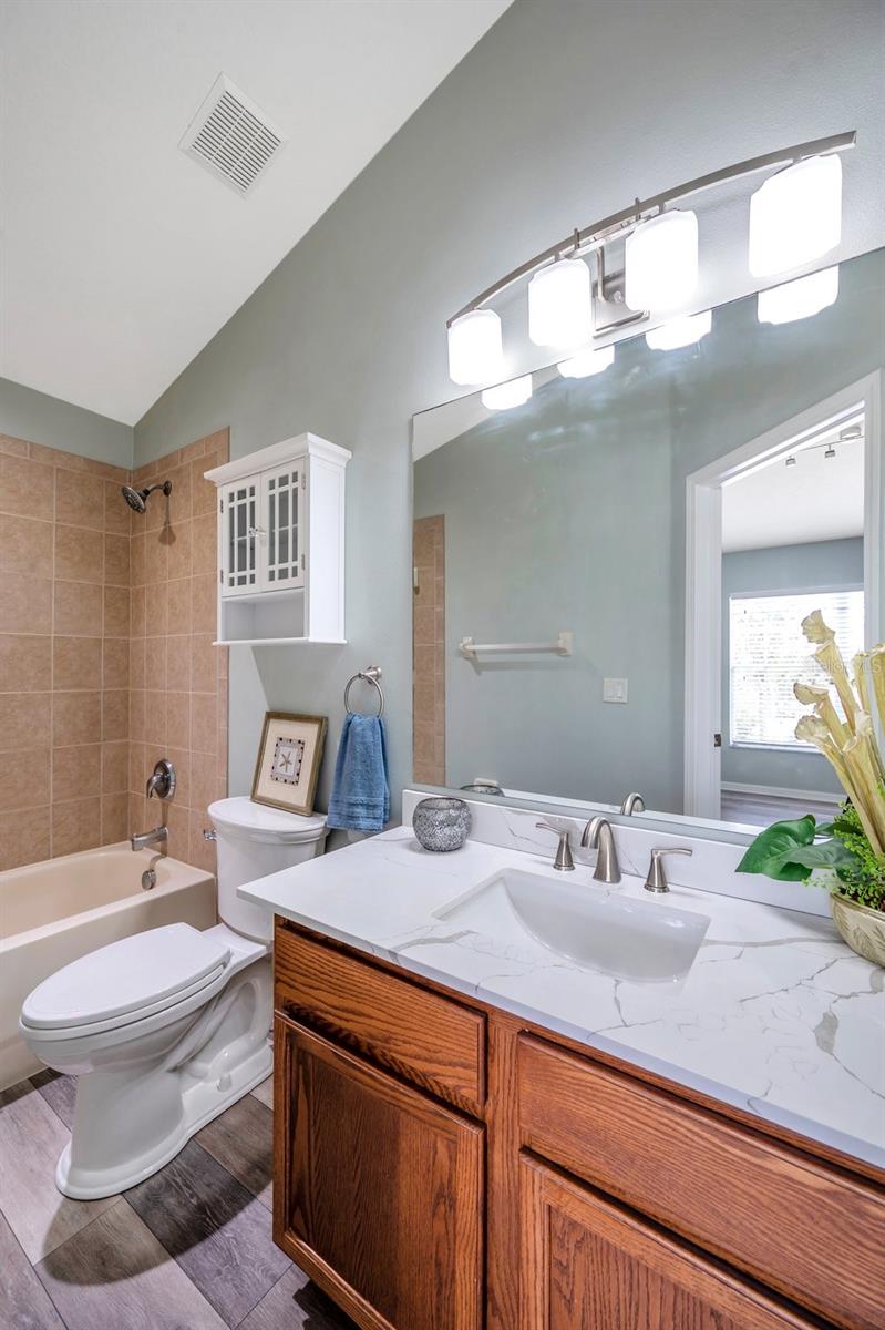 Image 54 of 100 For 10925 Oyster Bay Circle