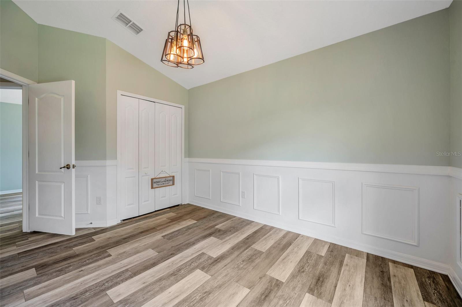 Image 57 of 100 For 10925 Oyster Bay Circle