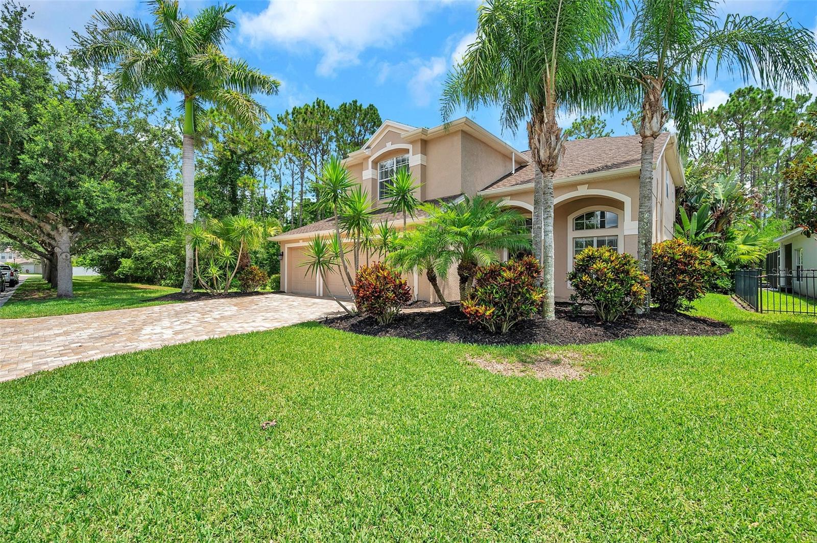 Image 6 of 100 For 10925 Oyster Bay Circle
