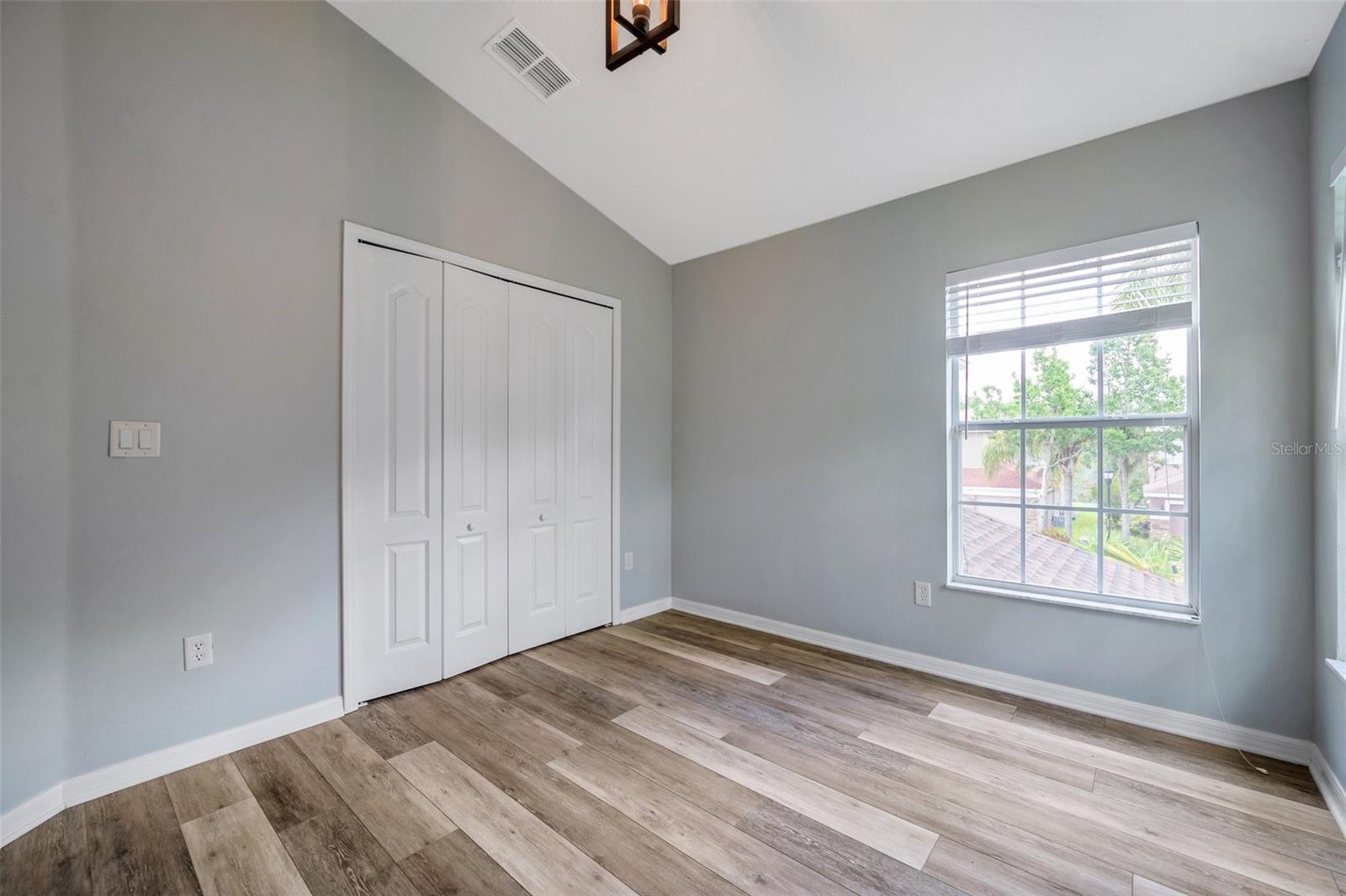 Image 61 of 100 For 10925 Oyster Bay Circle