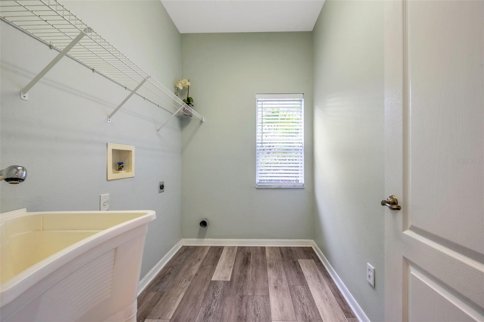 Image 66 of 100 For 10925 Oyster Bay Circle