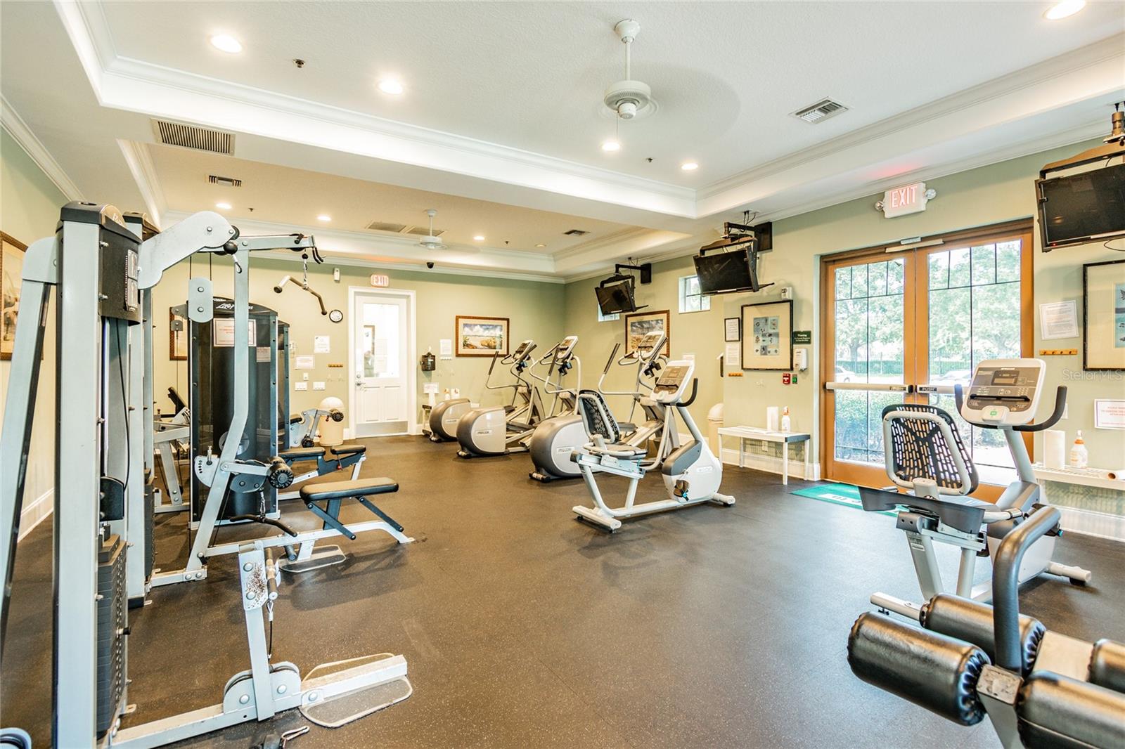 Image 88 of 100 For 10925 Oyster Bay Circle